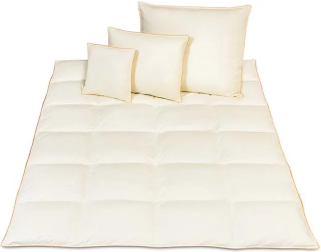 OnceDoce® Donzen Dekbed – 160x200cm – 2.5kg Vulling 1-Persoons Ganzendons Dekbed – 100% Katoenen Tijk - Satijnen Bies – Kleur Crème –Herfst/Winter Seizoen + Kussens 70x80cm + 50x60cm + 40x40cm