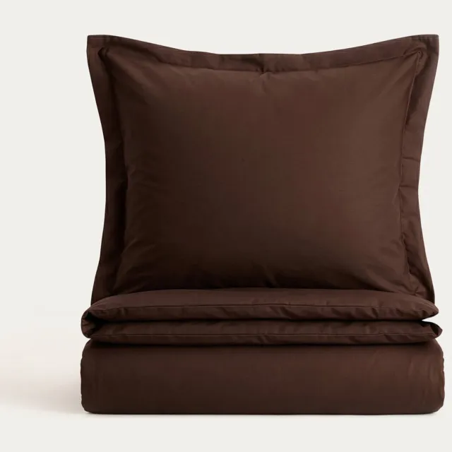 Homla Beddengoed | MILO | effen satijn met chocoladekleurige piping | 140x200 + 1*70x80 cm | 781650 Bruin
