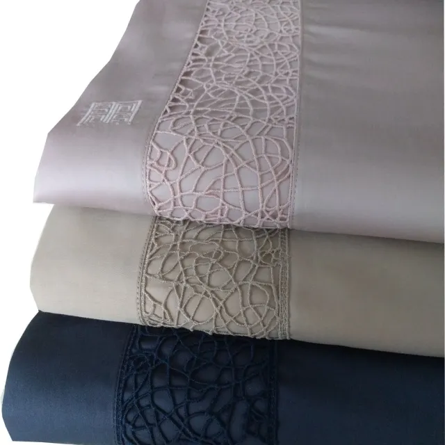 DeSafo Florence luxe lakenset. Katoen satijn 300TC. KLEUR: marineblauw. Bovenlaken incl. twee kussenslopen 60 X 70 cm (incl. waszak voor beddengoed).