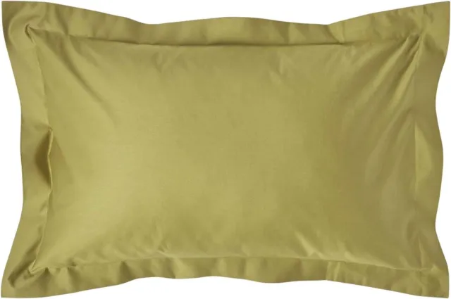 Homescapes Luxe Satijn Kussensloop 50x75 cm met Sierrand – Olijfgroen – 100% Egyptisch Katoen – Draaddichtheid 1000