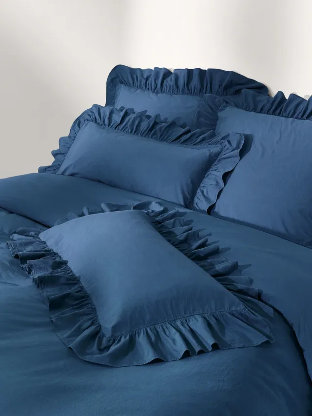 Westwing Collection Gewassen katoenen perkal dekbedovertrek Louane met ruches Blauw