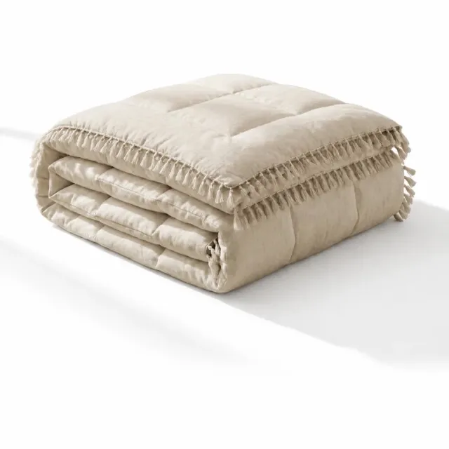 decoware Ibiza Dekbed Zonder Overtrek 200x200 cm – Lace Trim Taupe – Microvezel – Inclusief 2 Kussenslopen