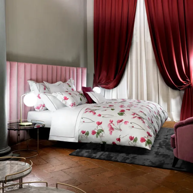 Signoria Ciclamino dekbedovertrek 260x240cm incl slopen 65x65cm wit