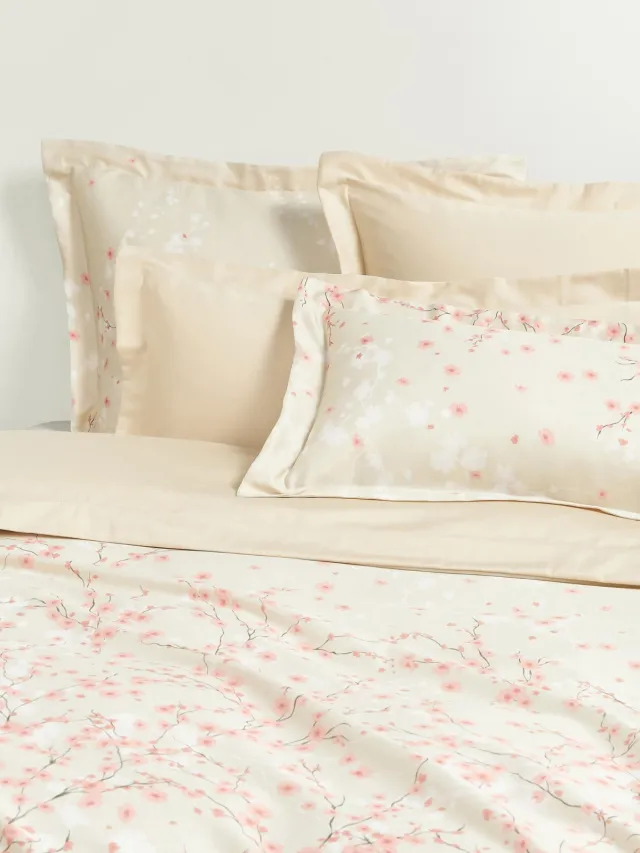 Westwing Collection Katoensatijnen dekbedovertrek Sakura met bloemenprint Beige