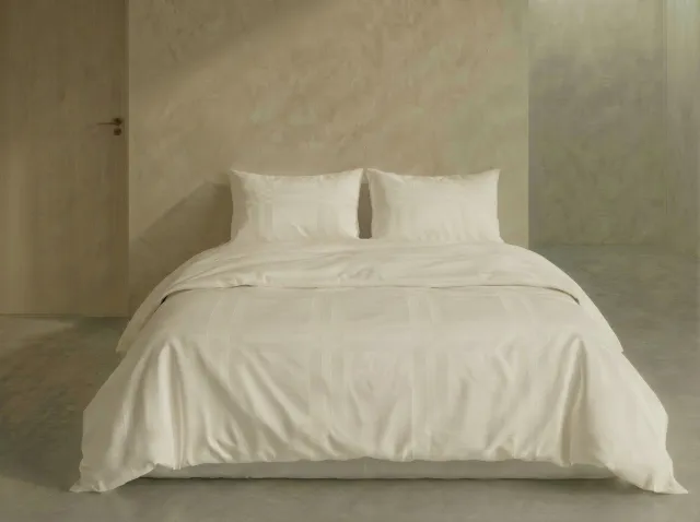 Dreamers Den Caro - Dekbedovertrek Set - 100% Katoen Satijn - 230 TC - 160x200/220 cm + Kussensloop - Ecru - Jacquard geweven patroon