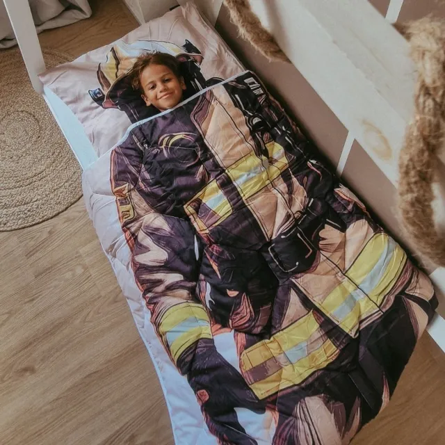 Happybed Kinderdekbed 140x200 - Wasbaar dekbed zonder overtrek - Bedrukt dekbed zonder hoes - Gekleurd 2-in-1 dekbed - Dekbed met print - Hoesloos dekbed - Fireman