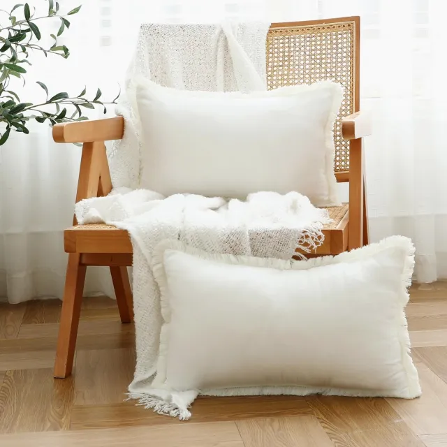 Ibenzoa Set van twee decoratieve witte kussenslopen met franjes voor stijlvolle inrichting