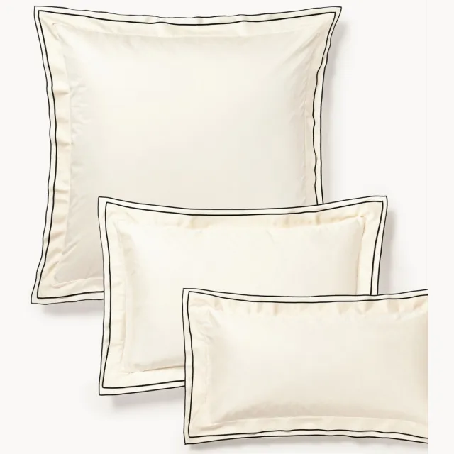 Westwing Collection Katoensatijnen kussenhoes Carlotta met bies Beige