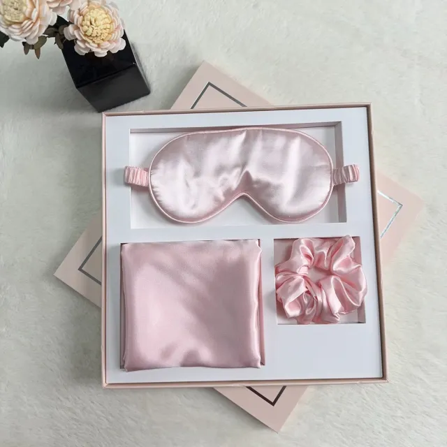 Maxium Satijnen slaapmasker - Satijnen slaapkussen - Satijnen scrunchie - Roze - Inclusief box - Kussenhoes - Oogmasker - Satin Mask - Anti Rimpel - Anti Pluis - Kussensloop