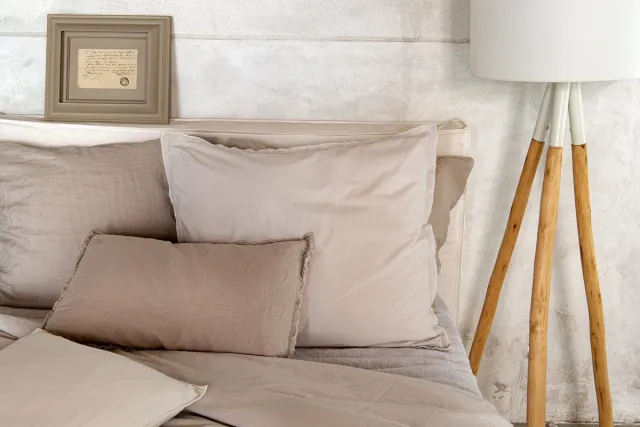 House in Style Kussensloop Rotterdam | Luxe katoensatijn beige
