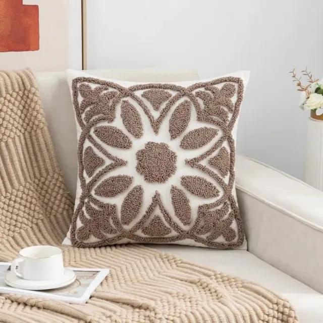 Unyqoos Stijlvolle kussenhoes met bloemenpatroon voor moderne woondecoratie beige