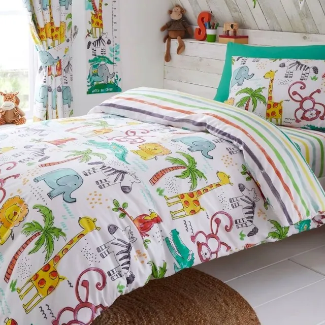 Catherine Lansfield Peuter / junior dekbedovertrek (dekbed hoes) “jungle fun” wit met vrolijk gekleurde wilde dieren: olifant, zebra, aap, krokodil, giraffe, vogels tussen de bomen (safari dierentuin) 120 x 150 cm (natuur beddengoed kinderkamer, Sint & Kerst cadeau))