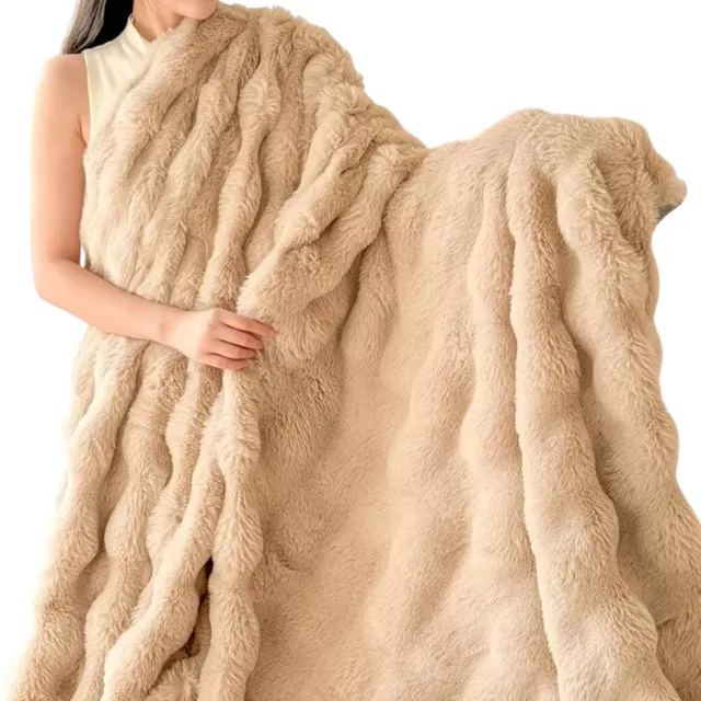 rimmo Pluche Zachte Winterdeken – Maat 200x230cm – Beige – Donzige Kunstmatige Bontdeken, Dikke Warme Deken voor Koude Nachten, Comfortabele Fluffy Bank- en Beddeken voor Slaapkamer, Woonkamer, TV & Ontspanning