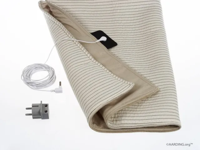 AARDING Aardingsdeken - 50x70cm - incl. 5m kabel en aardingsstekker - Small - Wit - fleece deken - Aarding.org Naturel