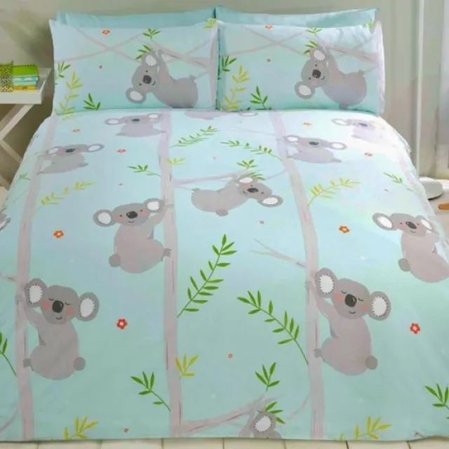 Catherine Lansfield 1-persoons kinder dekbedovertrek lichtblauw / pastel blauw met schattige koalabeertjes / koala (koala's) tussen bladeren en bomen in de natuur eenpersoons 140 x 200 cm (lief dieren beddengoed kinderkamer)