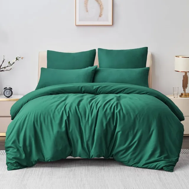 Famanu Beddengoed, 3-delige set, van microvezel, met ritssluiting, zacht en strijkvrij, met kussenslopen en dekbedovertrek 200 x 220 cm, groen