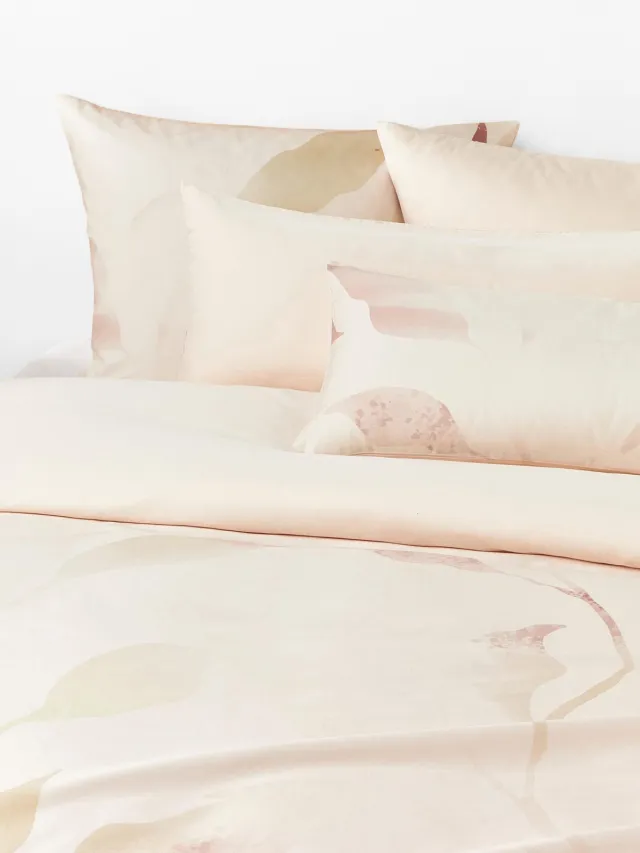 Westwing Collection Katoensatijnen dekbedovertrek Marino met bloemenprint roze
