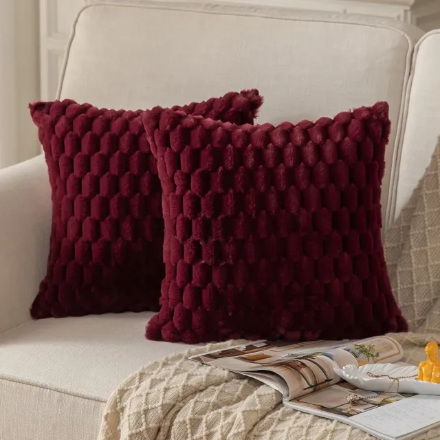 Famanu Set van 2 bordeaux pluche decoratieve kussenhoezen van 40x40 cm, perfect voor kunstbont en pluche banken, sofa's en bedden in de woonkamer voor een stijlvolle uitstraling Zwart