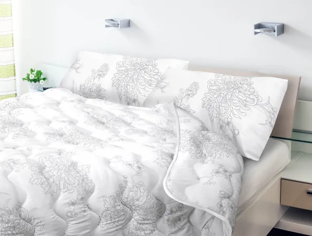 AIO FACTORY Quilt 160x200 cm all-year anti-allergisch microvezel bedrukt siliconen wit