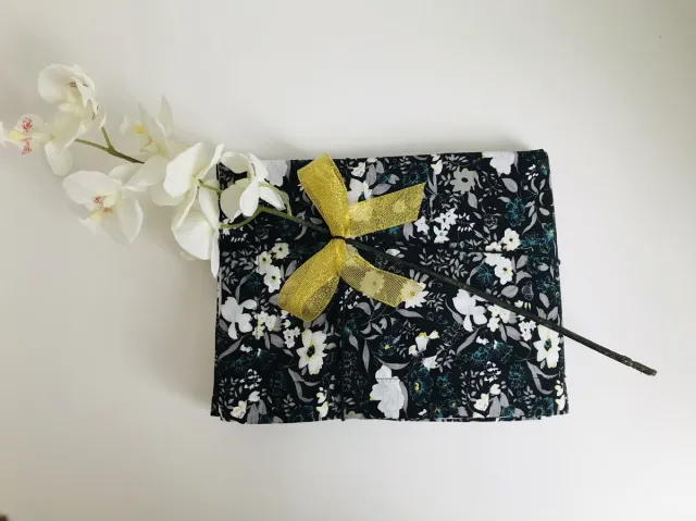 Gustiana Kussensloop Bloemen Zwart-wit - 80 x 80 cm