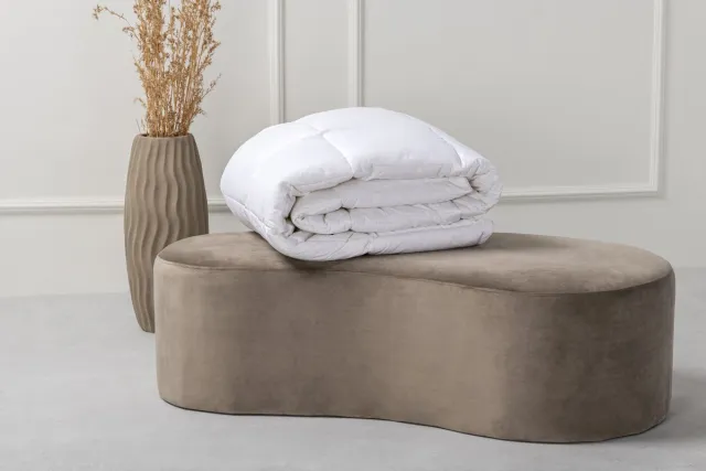 Aliena Premium Dekbed 140x220 cm – Hotelkwaliteit – Airolite® Vulling – Warmteklasse 3 – Anti-Verschuif Systeem – unieke klittenbandfunctie – Anti-Allergisch wit
