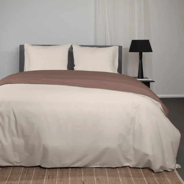Superieur Dekbedovertrek Twin Face – Creme / Taupe - 100% Katoen - 140x200/220cm Eenpersoons – Warme taupe met creme dekbedset – adembenemend in uitstraling – optimaal ventilerend en ademend Bruin