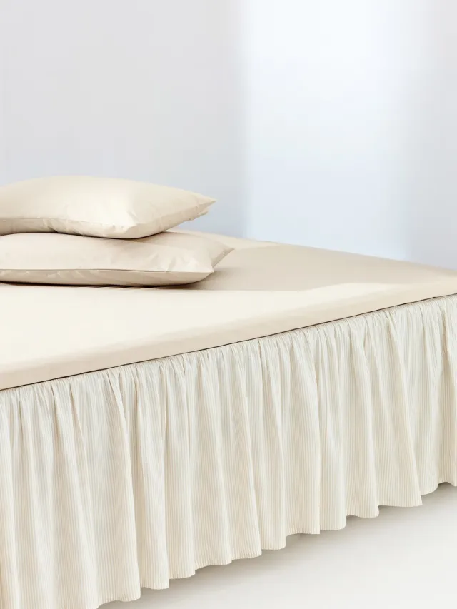 Westwing Collection Gestreepte katoenen bedskirting Twyla met franjes beige