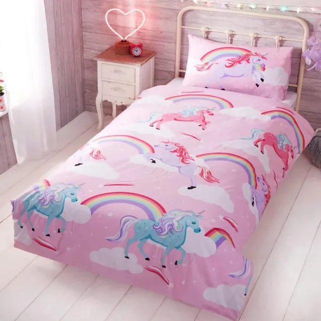 Catherine Lansfield Peuter / junior meisjes dekbedovertrek “my little unicorn” roze met pastel kleurige eenhoorns / paardjes (pony) tussen de regenbogen (regenboog), wolken en sterren (sterretjes) (beddengoed Sint & Kerst)