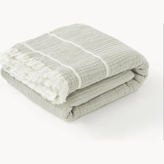 Westwing Collection Katoenen bedsprei Kailani met franjes Lichtgroen