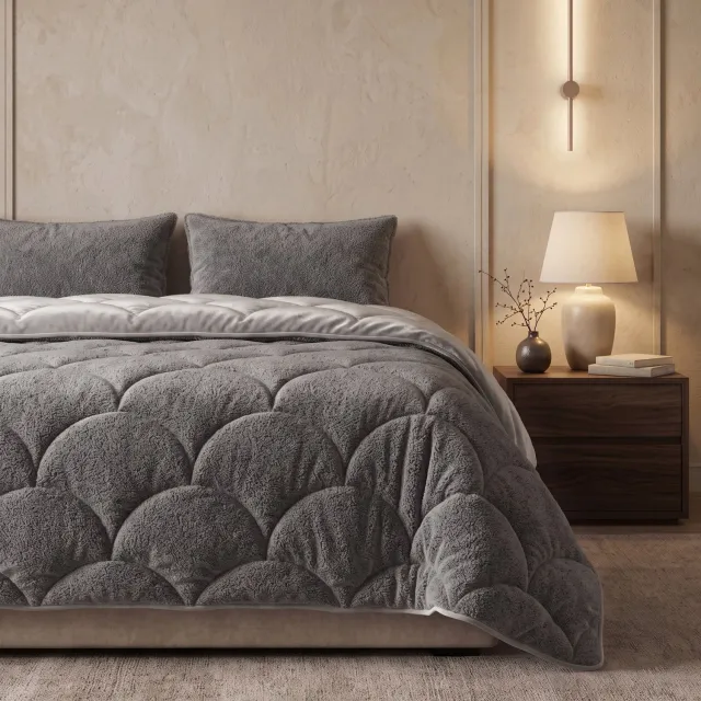 Sleeptime Teddy Velvet 2 in 1 Wasbaar Dekbed zonder Overtrek - Tweepersoons 200x200 cm - Inclusief 2 Kussenslopen 60x70 cm - Zacht Teddy Velvet - Taupe/Grijs