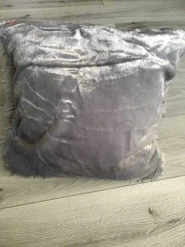 Eurofirany Decoratieve Kussenhoes 40x40cm - Zacht Grijs met Lange Pluche