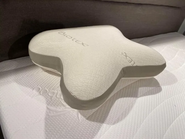 Biotex Vlinderkussen BioTex - Traagschuim - 55x45x16 - 3D-band - Ergonomisch Crème