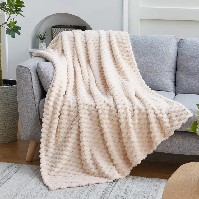 KZQ Fleece deken voor thuis, tweepersoonsformaat, geschikt voor bank of bed - 3D imitatie schildpad jacquard decoratieve deken - comfortabele, zachte en lichtgewicht fleece flanellen deken, geschikt voor alle seizoenen (152 cm x 203 cm, beige)
