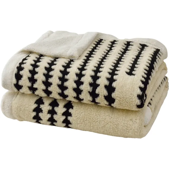 J.T.R Dekbed - Deken - 150X200 cm-Comfortabele Zachte Fleece- Winter Warmtebehoud voor Bank, Sofa, Bed- Winter Warme Deken-Zwart/Beige.