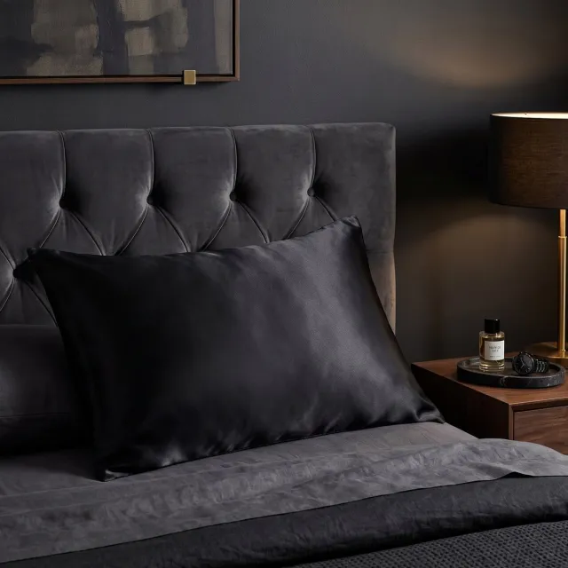 YOSMO Zijden Kussensloop- Zwart - Anti Rimpel en Anti Pluis Haar - 100% Moerbei Zijde - Luxe Sloop - Deep Black