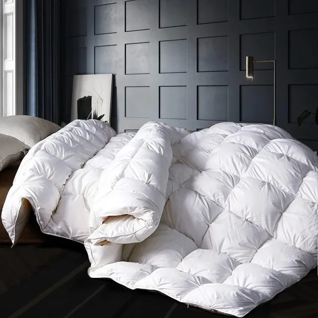 Famanu Luxe dekbed 50% witte dons, queensize, 750 fill power, baffle box design – Wit Pinch Plooi Wit
