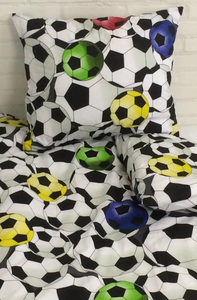 Lotte & Julius Peuterdekbedovertrek - 120 x 150 cm - Voetbal Multi