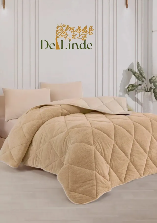 Dekbed zonder overtrek - Beige - 200x200 cm - Tweepersoons - 2 in 1 Dekbed - Teddy - Zacht & Hypoallergeen - 4 Seizoenen - Dubbelzijdig - Wasbaar - Ultra Soft - De Linde Home