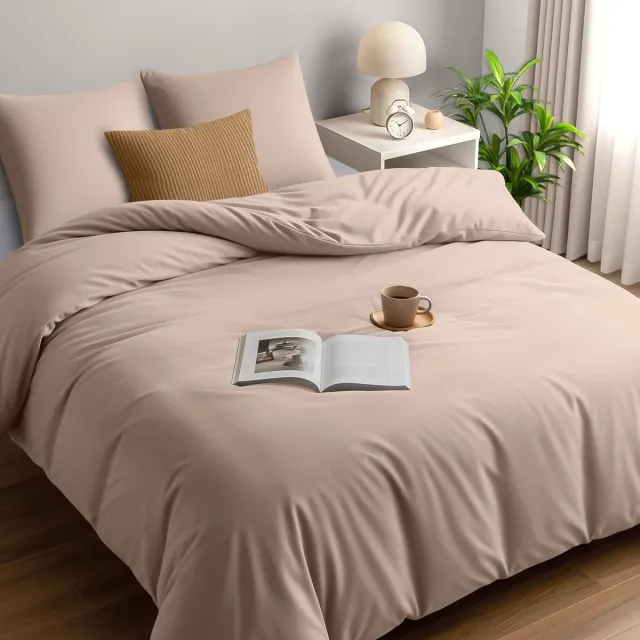 Famanu Dekbedovertrekset van zachte microvezel, 260 x 240 cm met 2 kussenslopen van 65 x 65 cm, beige Neutraal