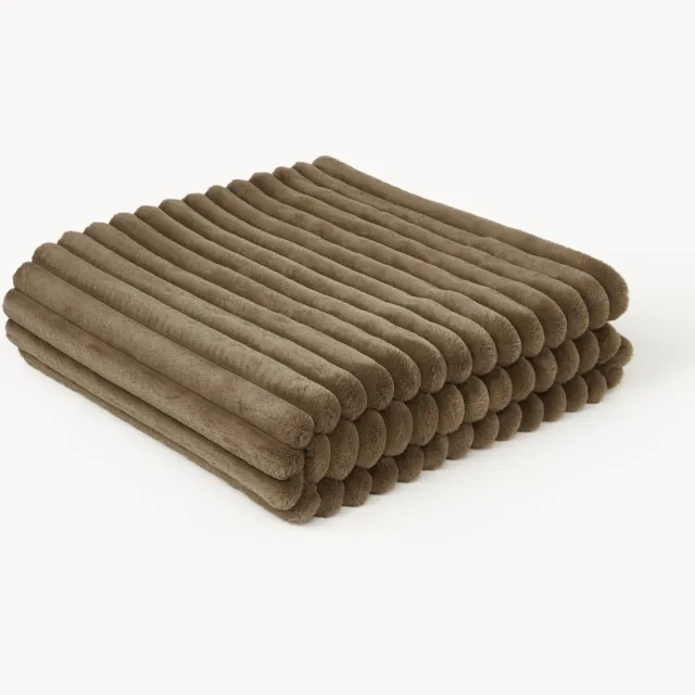 Westwing Collection Plaid Lovey van imitatiebont Bruin