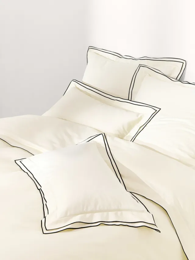 Westwing Collection Katoensatijnen dekbedovertrek Carlotta met bies Beige