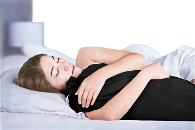 guling.nl Gulings - Zwarte katoenen guling hoes (~95 cm). Ademend, hypoallergeen en wasbaar. Met stevige strik sluiting en moderne effen look. Duurzaam, comfortabel en ideaal als vervangende of extra hoes. Alleen de hoes.