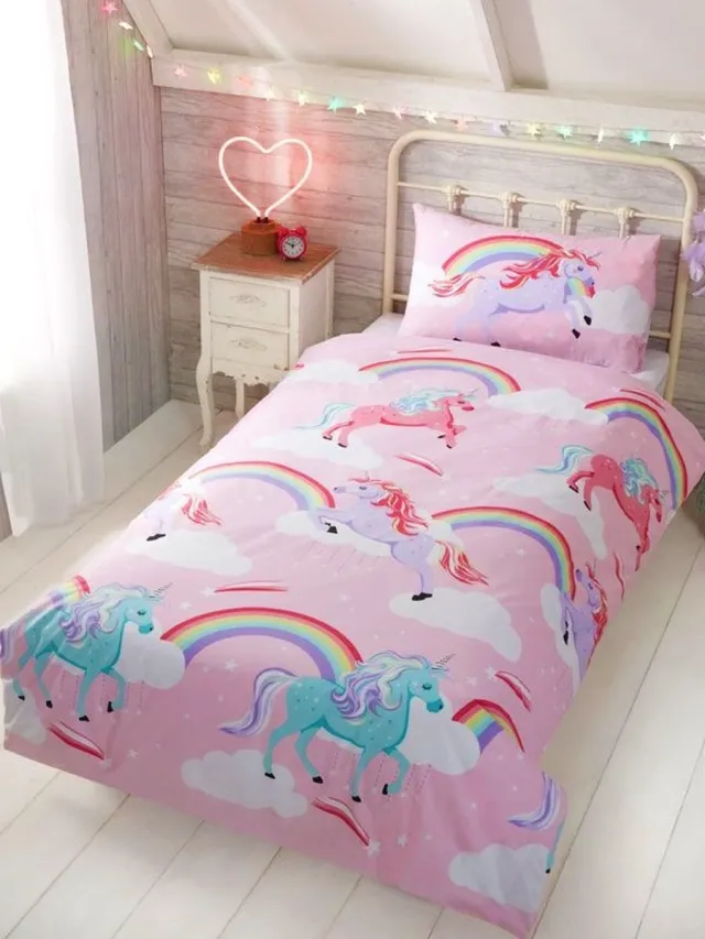Catherine Lansfield 1-persoons meisjes dekbedovertrek (dekbed hoes) "my little unicorn" roze met eenhoorns (paard / pony) tussen de regenbogen (regenboog), wolken en sterren / sterretjes eenpersoons 140 x 200 cm (beddengoed Sint & Kerst!)