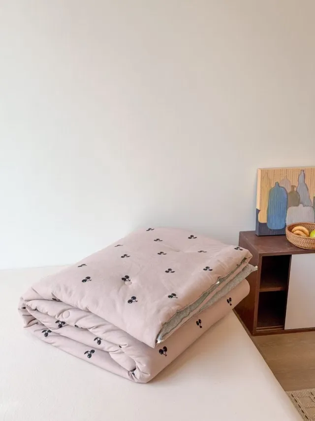 Jaquet Bedding Dekbed Zonder Overtrek 200x230 cm – 100% Katoenen Tijk – Wasbaar All-in-One Dekbed – Roze Kersen Rose