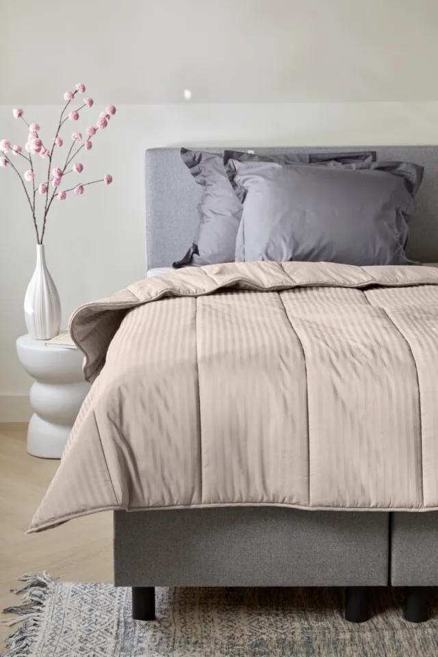 Dreamers Den Lazy Dekbed - Streep - Dekbed zonder overtrek - Wasbaar dekbed zonder dekbedovertrek - Wasbaar - Dekbed met vaste overtrek - 140x200 cm - Taupe