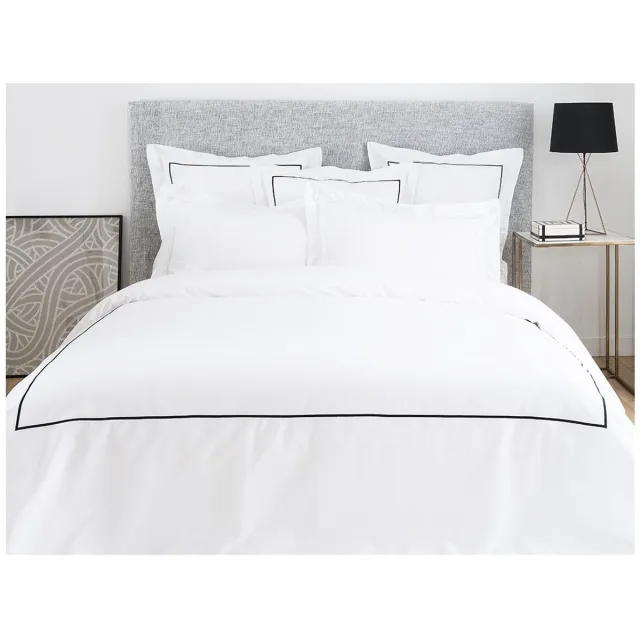 Vente-unique Bedlinnenset in katoenperkal 80 draden/cm² - Dekbedovertrek 220 x 240 cm + 2 kussenslopen - Wit met zwarte boordsteek - CHARMY van PALACIO Zwart, Wit
