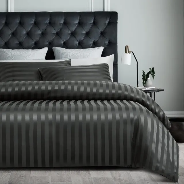 Famanu Satijnen dekbedovertrekset 220 x 240 cm 3-delig effen glanzend. Een veelzijdige en handige keuze voor dagelijks gebruik in en om het huis. Eenvoudig te gebruiken en geschikt voor dagelijks gebruik in en om het huis. Grijs