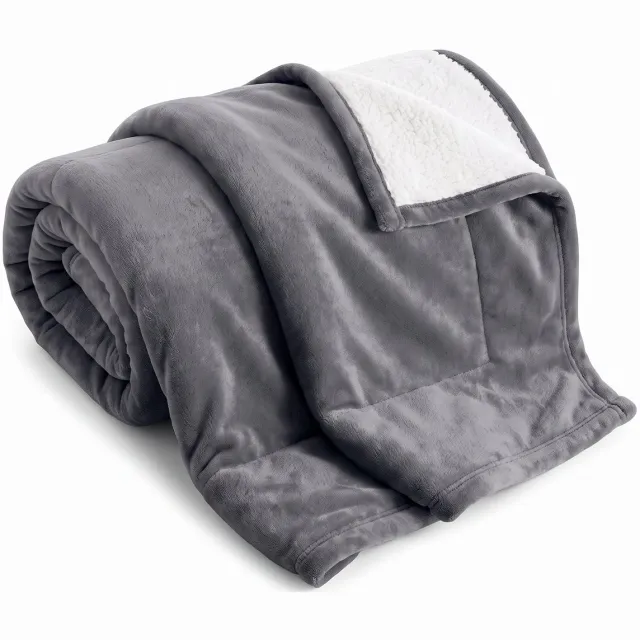 Cheqo Sherpa Fleece Deken - Sherpa Deken - Fleece Deken - Plaid - Woondeken - Knuffeldeken - Bankdeken - Deken voor Bank en Bed - Donkergrijs - Grijs - Zacht en Warm - Pluizig - Dubbelzijdig - Flanel - Sprei - Bedsprei - Tweepersoons