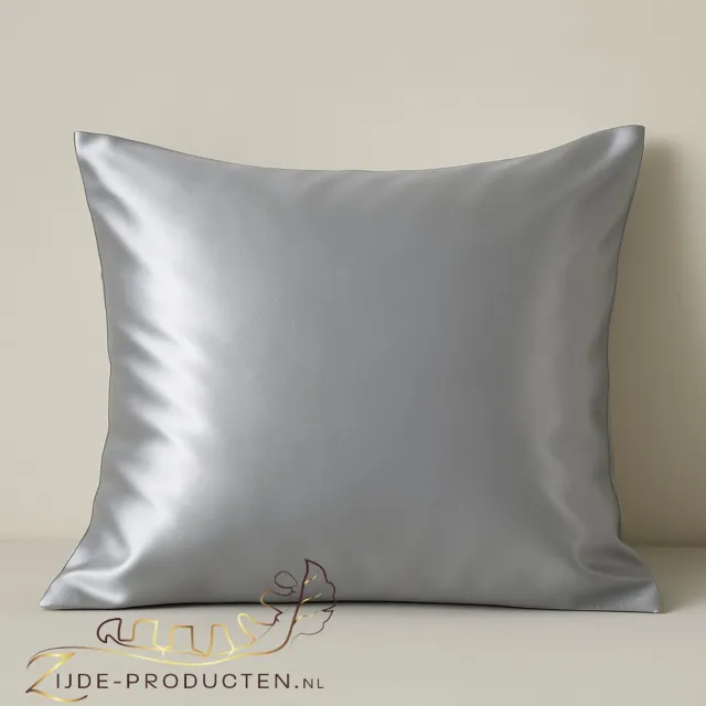 Zijden kussensloop, 100% moerbei zijde 19 Momme hoogste kwaliteit (6A grade), klein defect. Kleur zilver/grijs, maat 60x70 cm.