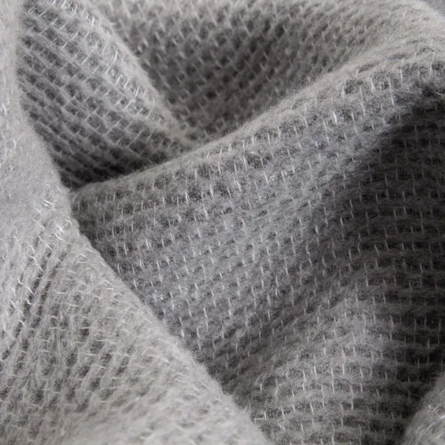 Homla Plaid | MALLOW | dik grijs met decoratieve textuur | 150x200cm | 771569